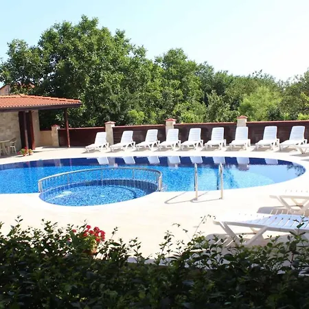 Къща за гости Complex Pika