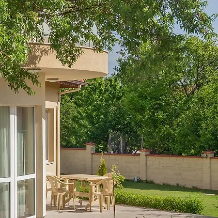 Къща за гости Complex Pika 3*