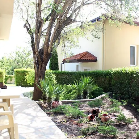 Πανσιόν Complex Pika Golden Sands