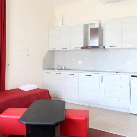 Πανσιόν Complex Pika Golden Sands