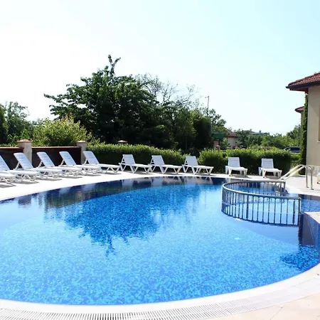 Πανσιόν Complex Pika Golden Sands