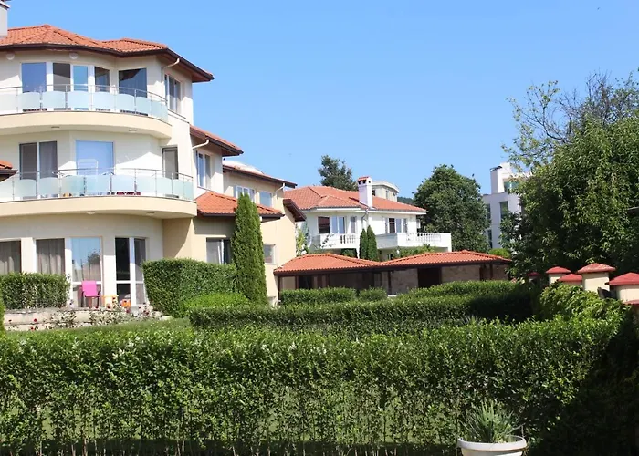 Complex Pika Golden Sands